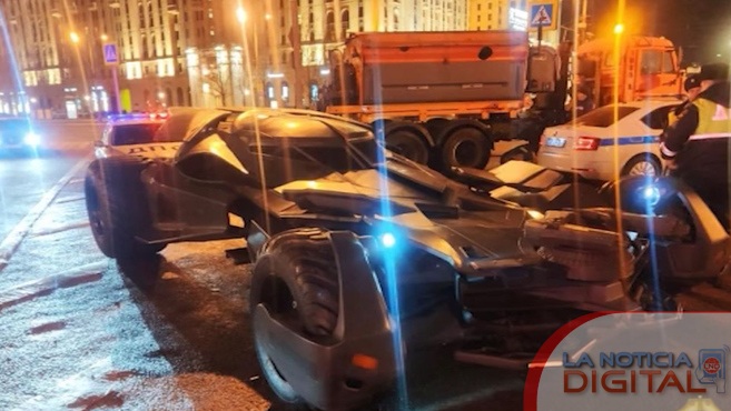 Video | Vea cómo el batimóvil fue multado en Moscú 